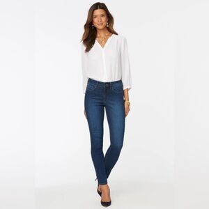 NWT NYDJ Dark wash skinny jeans very stretchy brand new with tags‌